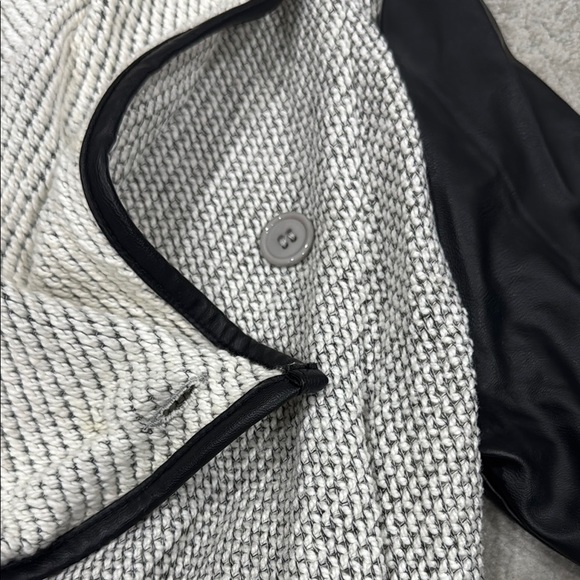 Jack by BB Dakota Black and White Color Block Cardigan - Picture 4 of 4